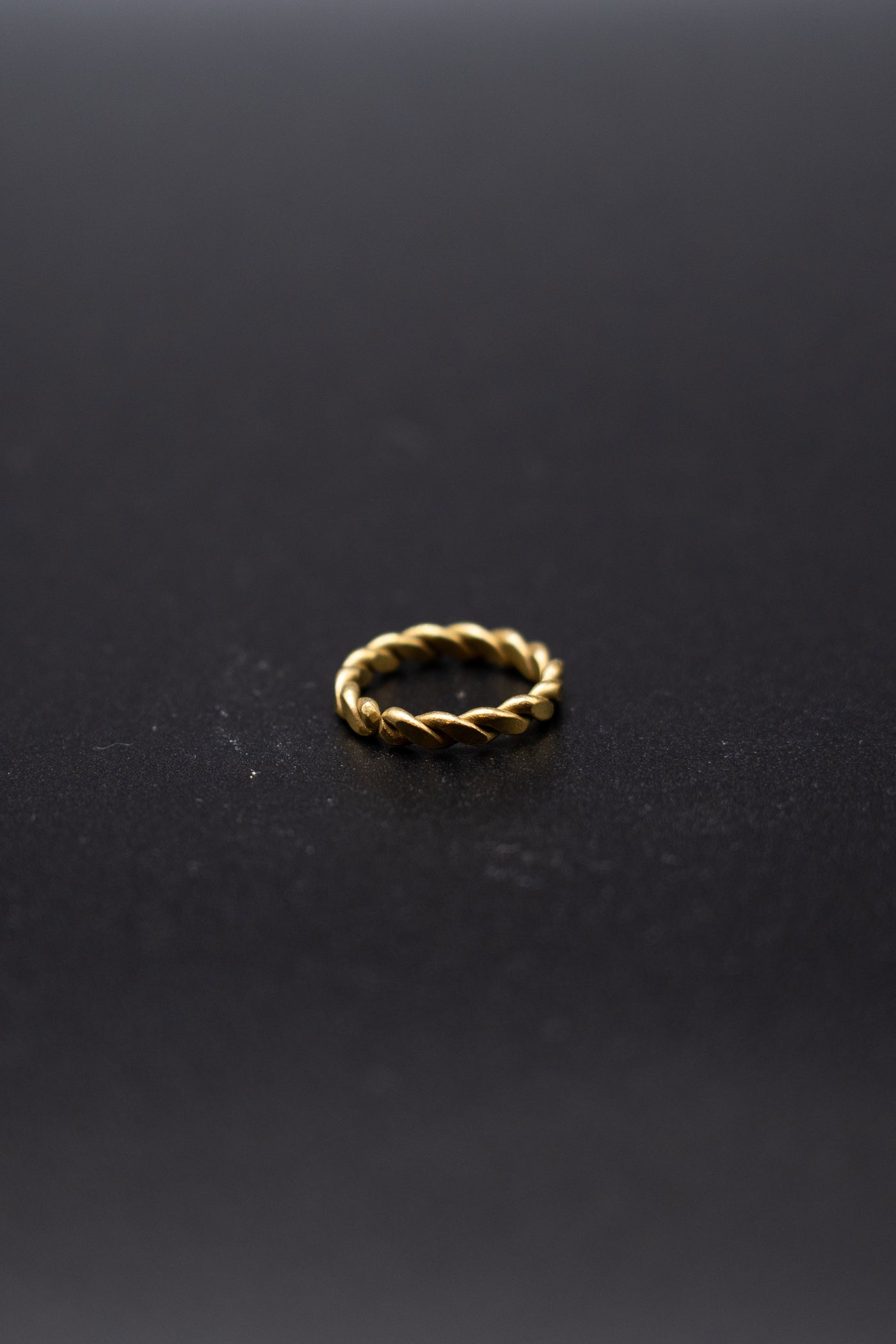 Minimalistic rope twist ring