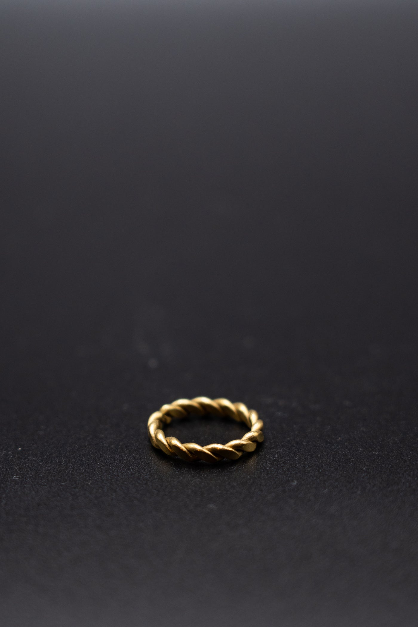 Minimalistic rope twist ring