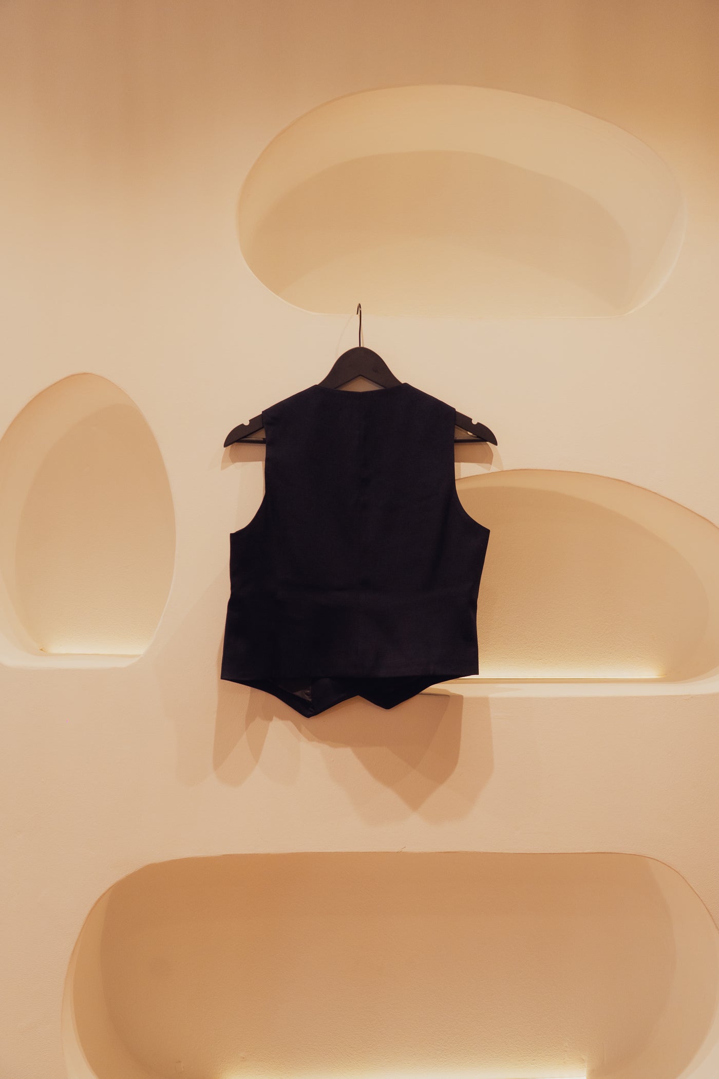 Black gilet A symmetrical