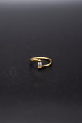 Minimalistic ring with pearl
