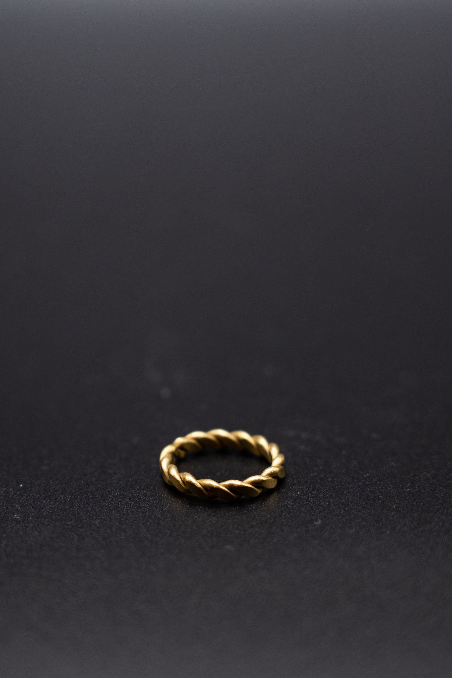 Minimalistic rope twist ring