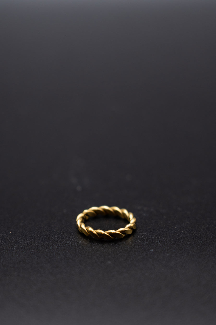Minimalistic rope twist ring