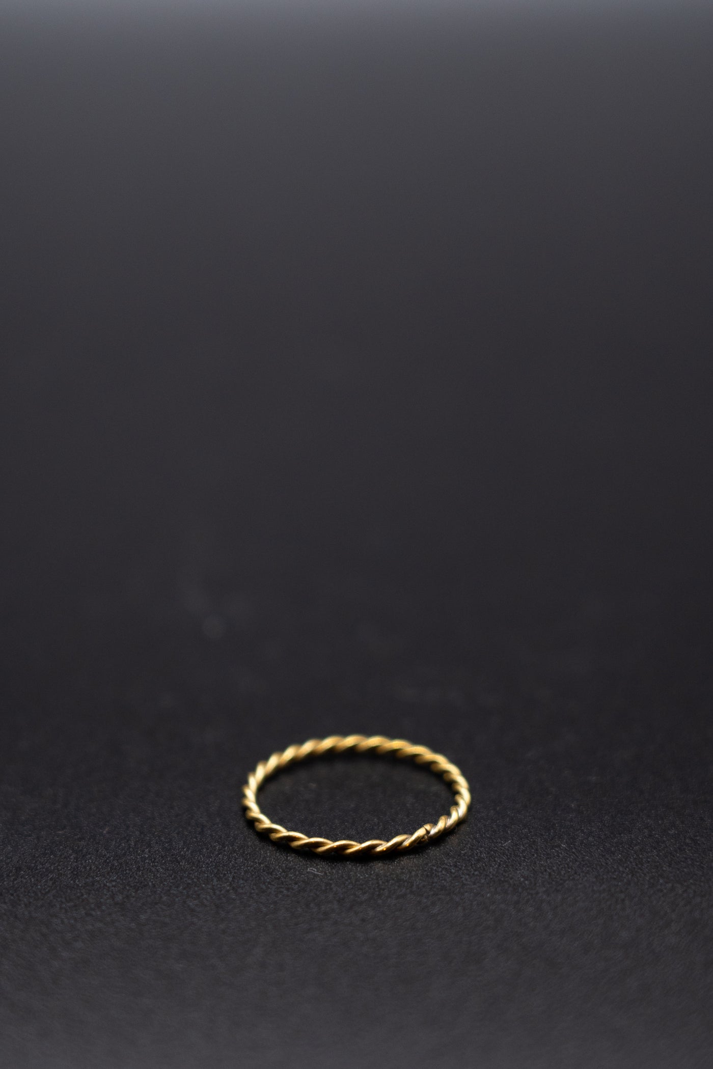 Minimalistic twist ring
