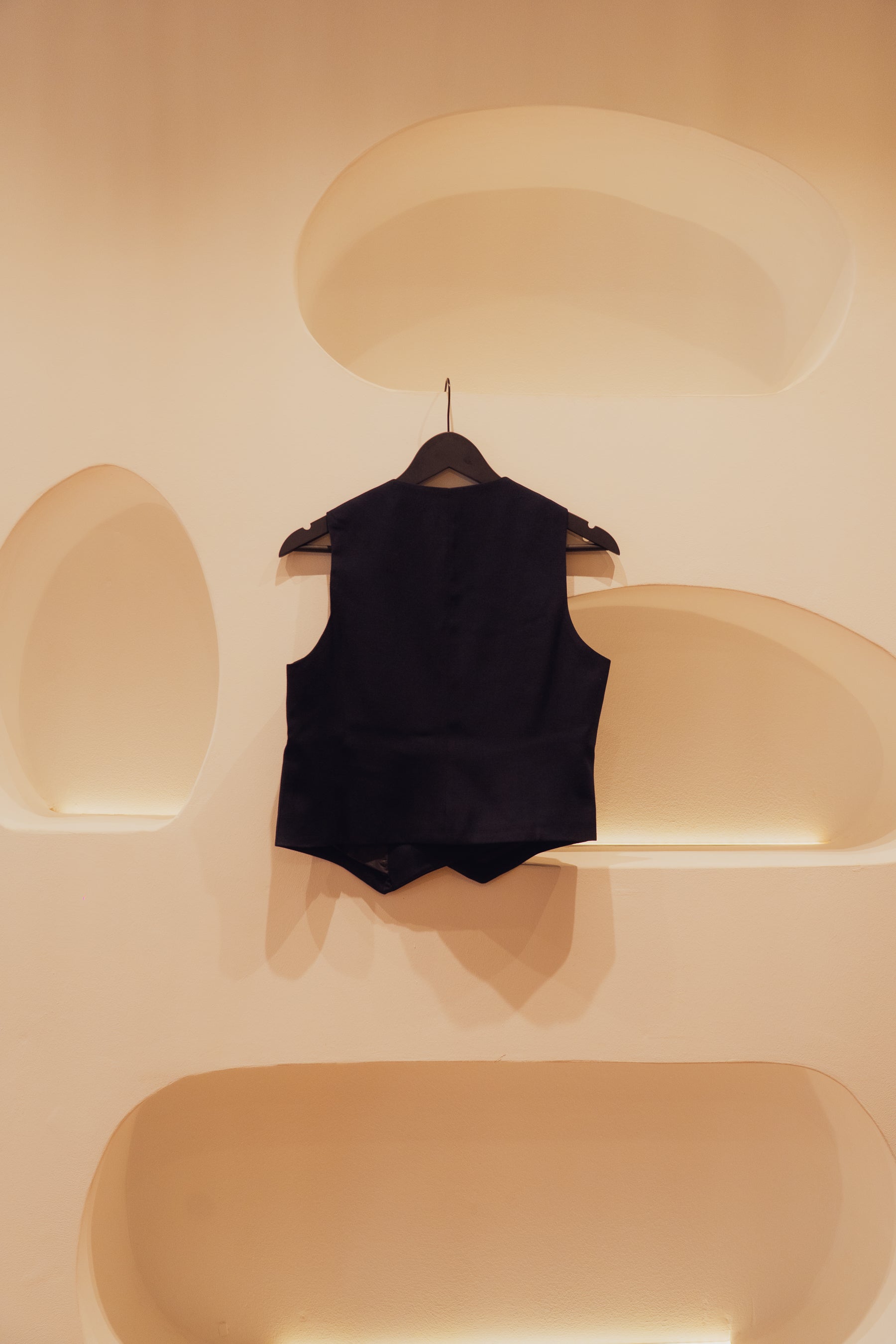 Black gilet A symmetrical